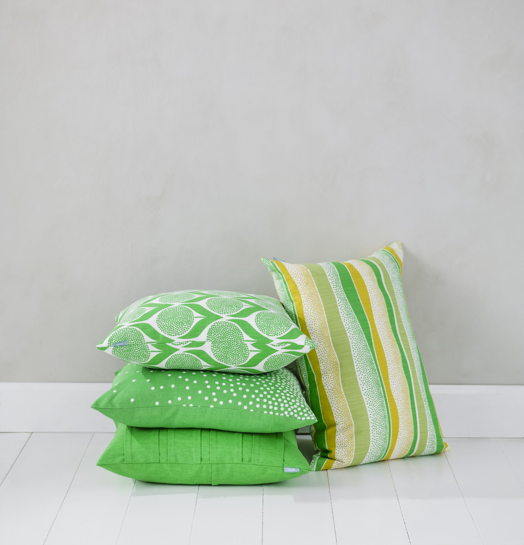 Kuddfodral Happy Grön från Spira i harmonisk komposition