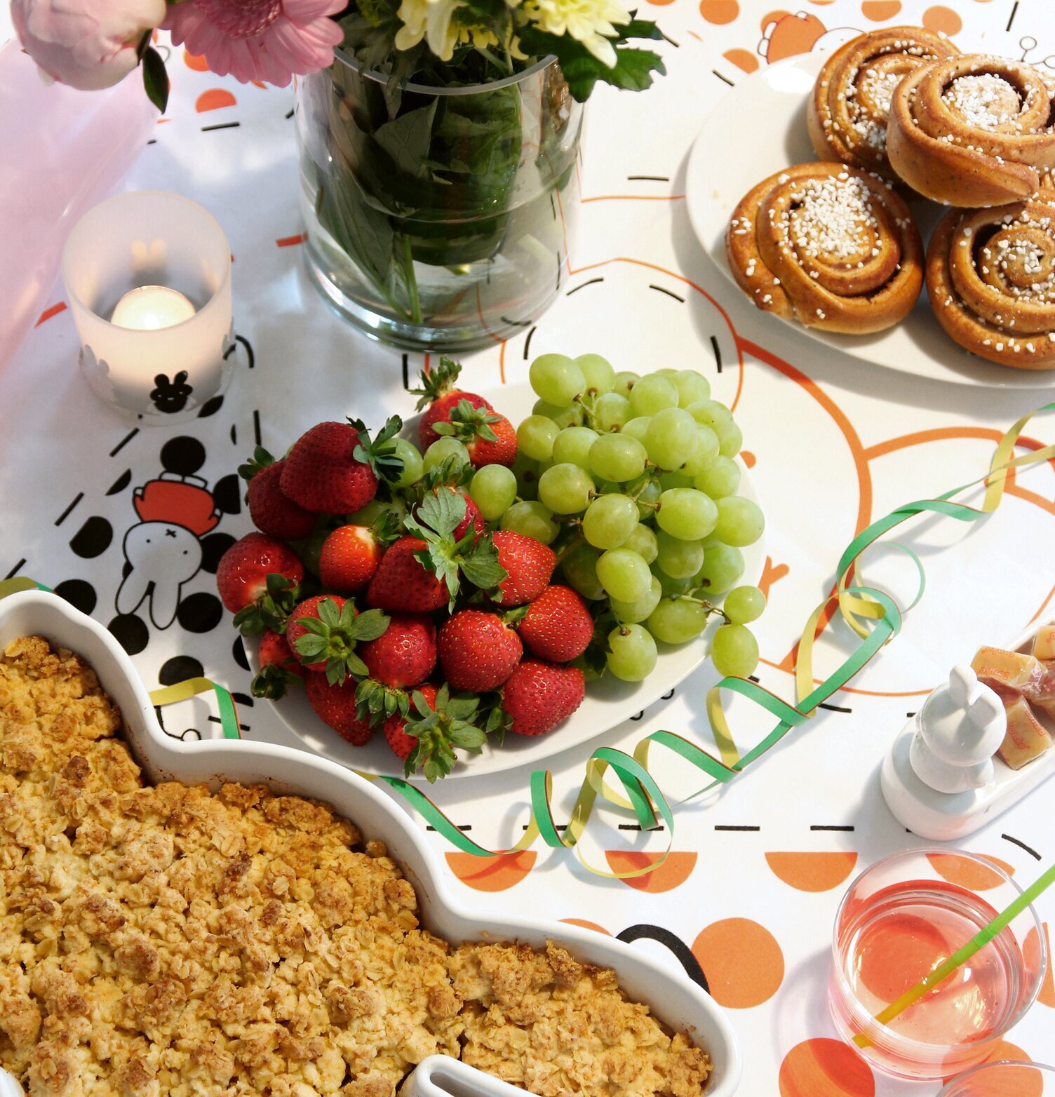 Ugnsform Miffy från Pluto Produkter i en festlig dukning