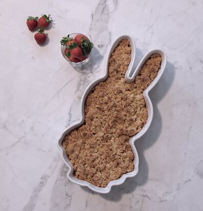 Ugnsform Miffy från Pluto Produkter fylld med smulpaj