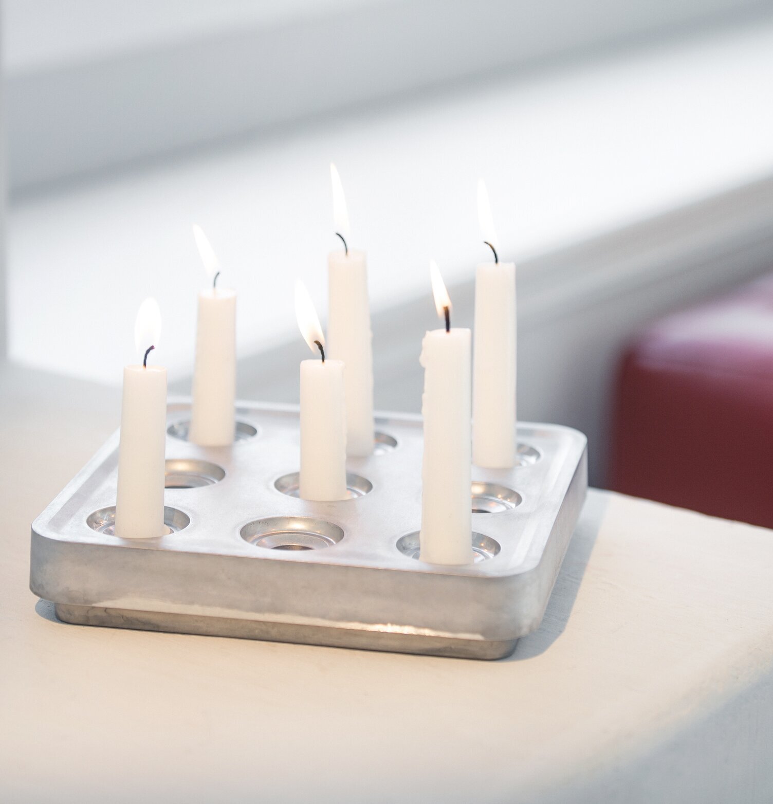 Stumpastaken Small från Stumpastaken med sju tända ljus