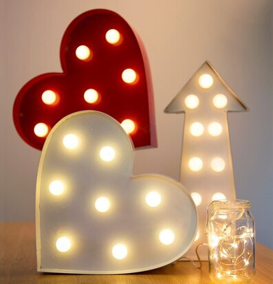 Lampa Heart LED Vit från Sass & Belle i modern inredning