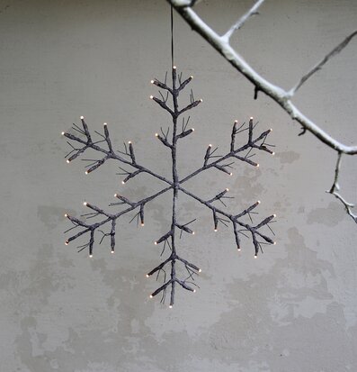 Hängande Snöflinga Brun från Star Trading mot ljusgrå vägg
