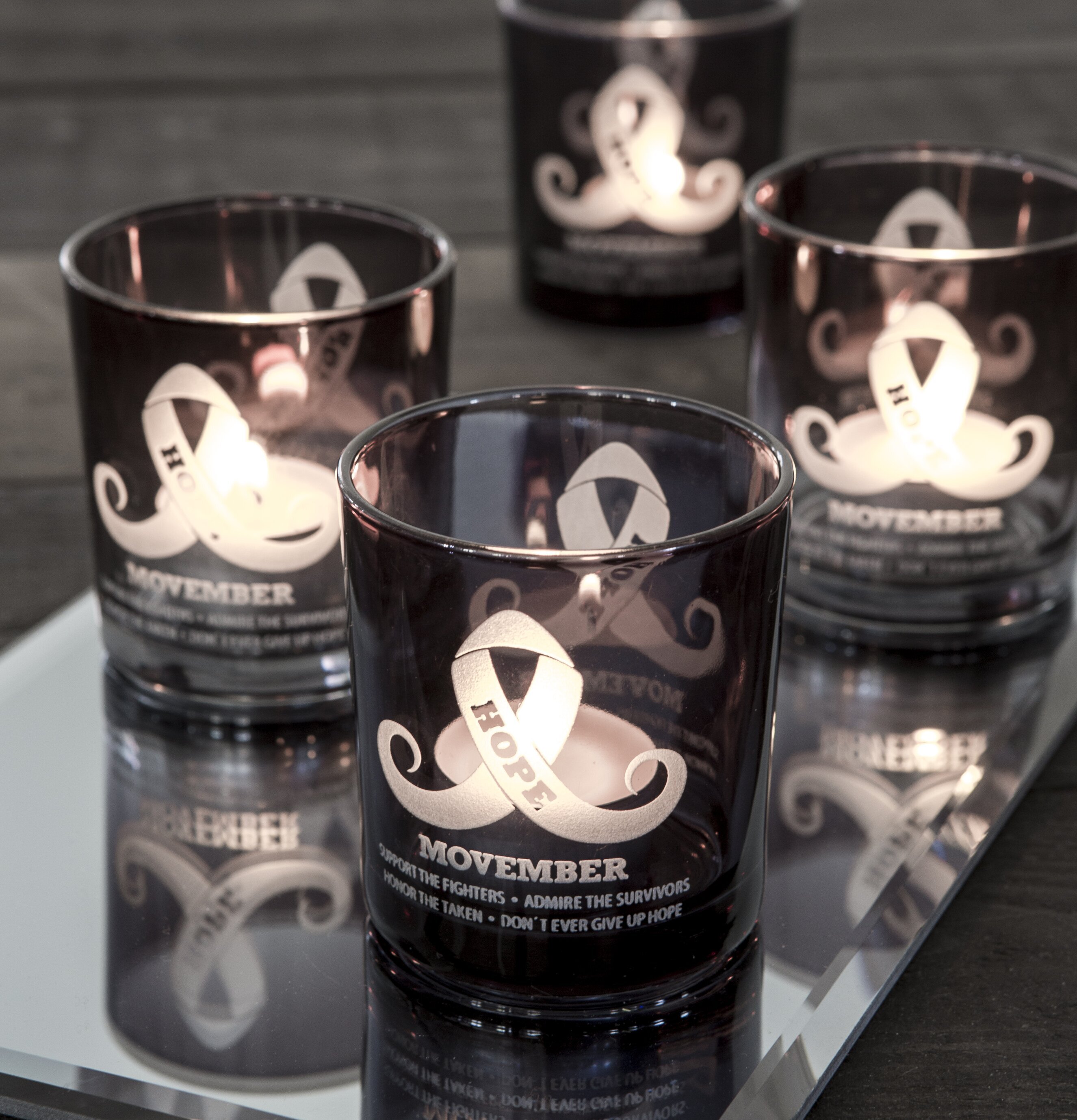 Movember Faded Blue - Majas Cottage ljuslyktor på spegelyta