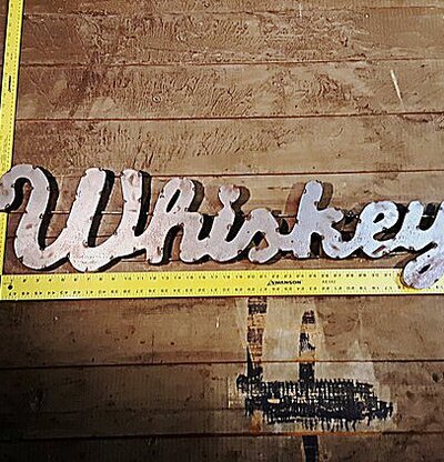 Skylt Whiskey Script Font från Americana Classic Vintage