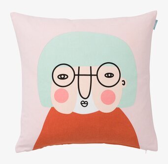 Kuddfodral Signe från Spira med lekfullt ansiktsmotiv