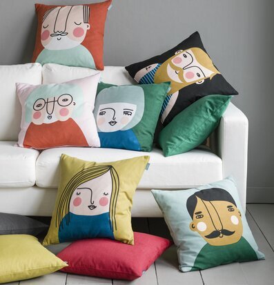 Kuddfodral Åke från Spira med färgglada ansiktsmotiv