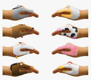 Handtatueringar Bondgård från Worldwide co på barns händer