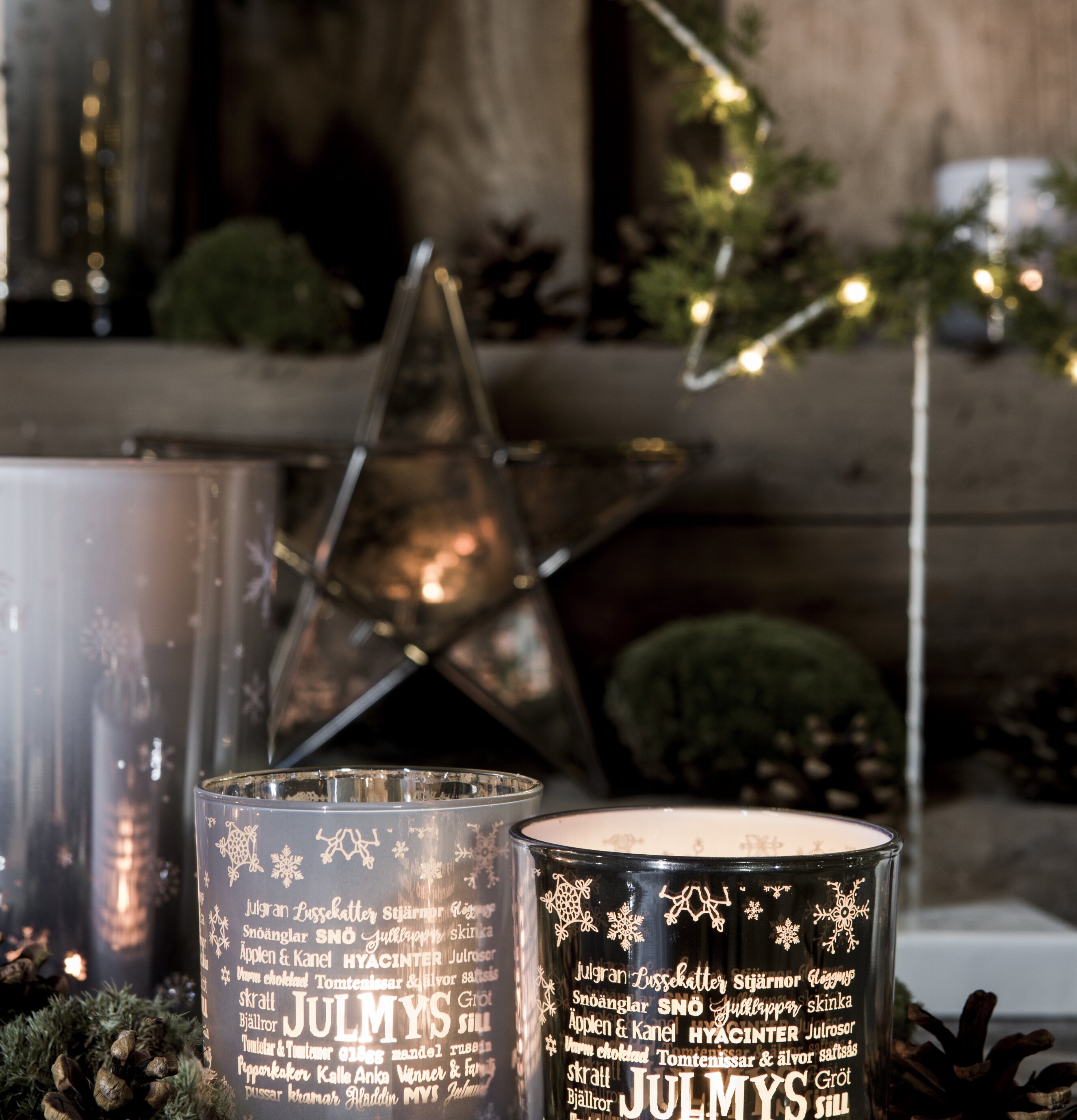 Julmys Silver - Majas Cottage ljuslyktor på rustik yta