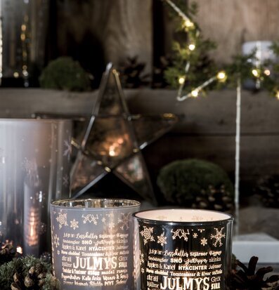 Julmys Silver - Majas Cottage ljuslyktor på rustik yta