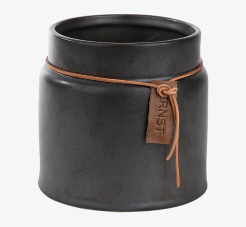 Kruka Med Läderband S Grå från Ernst i minimalistisk miljö