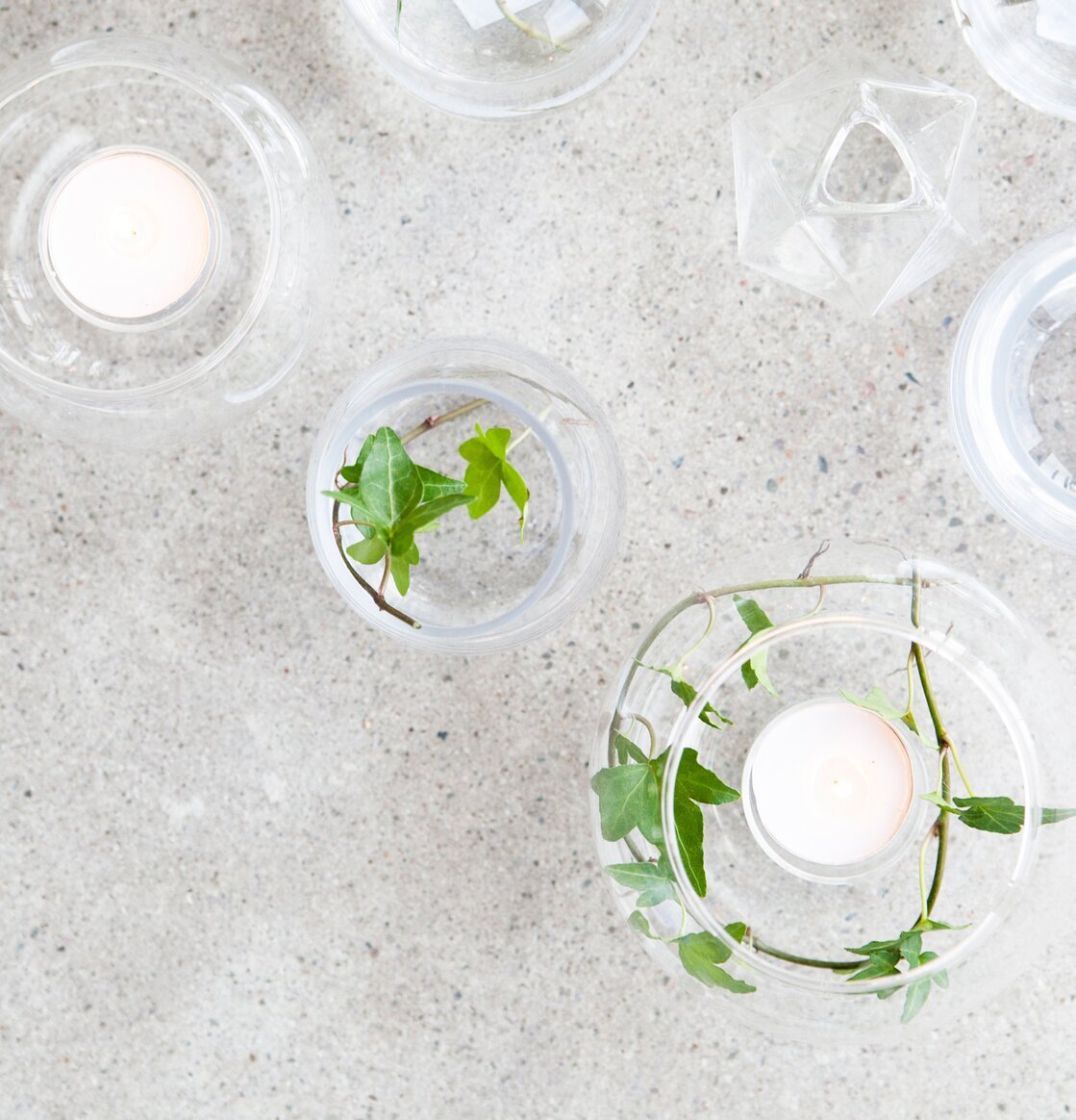 Lindhov Glasboll Stor från Storefactory med ljus och växter