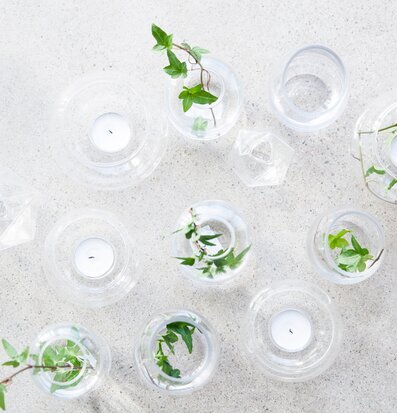 Lindhov Glasboll Liten från Storefactory på betonggolv