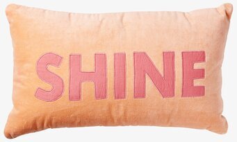 Sammetskudde Korall SHINE från Rice med broderad text