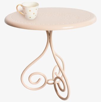 Coffee Table Powder från Maileg med kopp på vit bakgrund