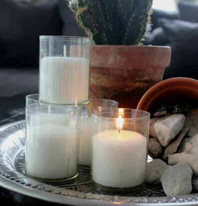 Stort Värmeljus från Majas Cottage på silverfat med stenar