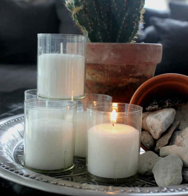 Stort Värmeljus från Majas Cottage på silverfat med stenar