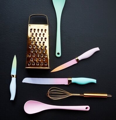 Kniv Rice Universal från Rice med färgglada köksredskap