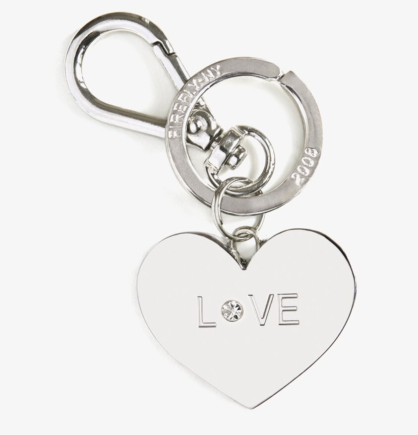 Bag Charms LOVE Heart Silver från Firefly på vit bakgrund