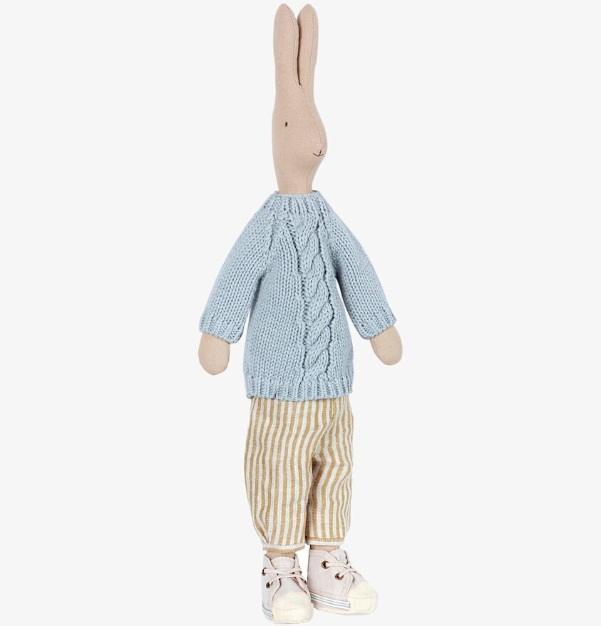 Medium Rabbit Janus från Maileg i kläder och sneakers