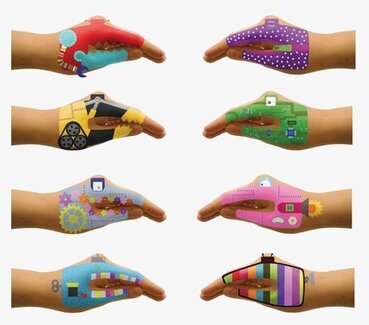 Handtatueringar Robotar från Worldwide co med färgglada mönster