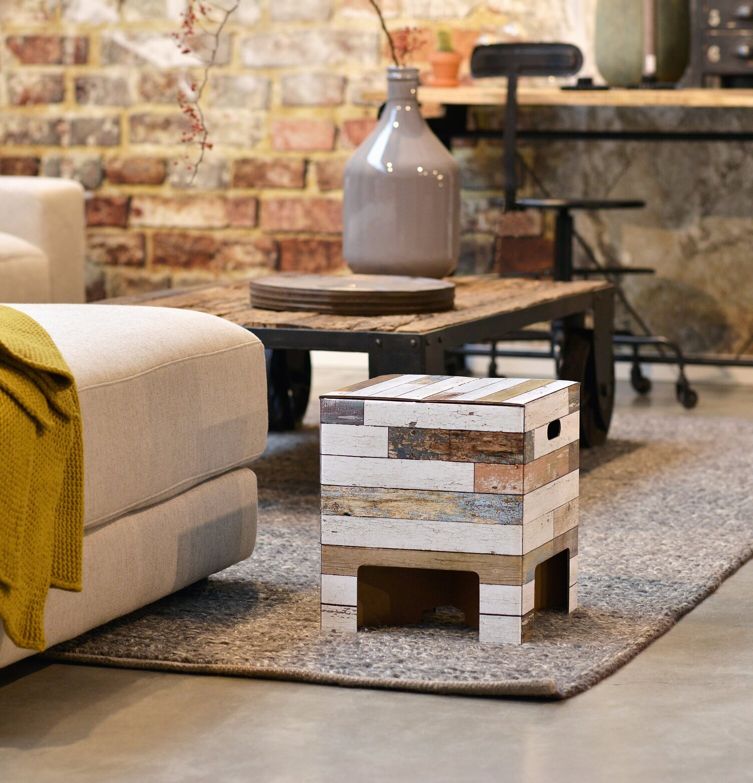 Pall - Beachwood från Americana Classic Vintage i vardagsrum