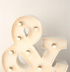 Lampa Cirkus &-Tecken Vit från Silkflower mot vit bakgrund