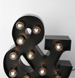 Lampa Cirkus &-Tecken Svart från Silkflower i minimalistisk miljö