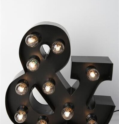 Lampa Cirkus &-Tecken Svart från Silkflower i minimalistisk miljö