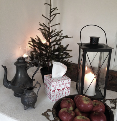 Servettbox Reindeer Red från Nordic Tissue med julmotiv