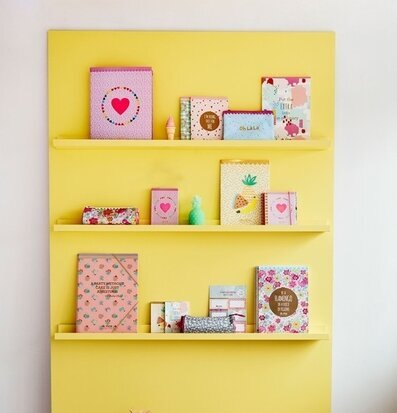 A5 Skrivbok Live Love Laugh från Rice i en färgstark miljö