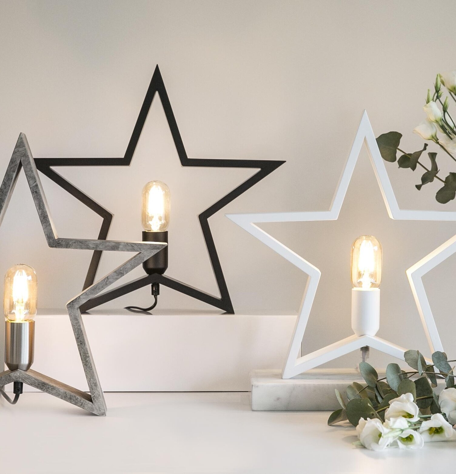 Trästjärna Svart från Havsö, stilren lampa i trä, svart