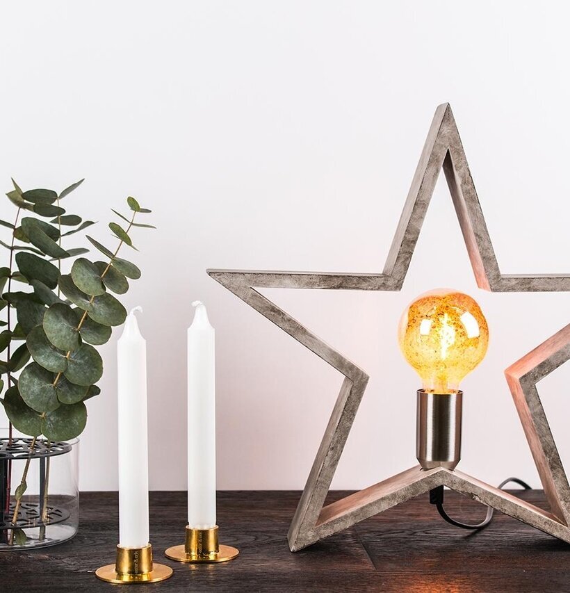 Trästjärna Natur från Havsö på ett mörkt träbord med ljus