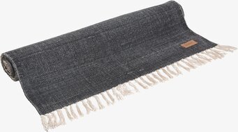 Matta Grå 70x200 från Ernst med vit bakgrund och fransar