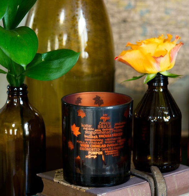 Höst - Majas Cottage ljus på antika böcker med höstmotiv