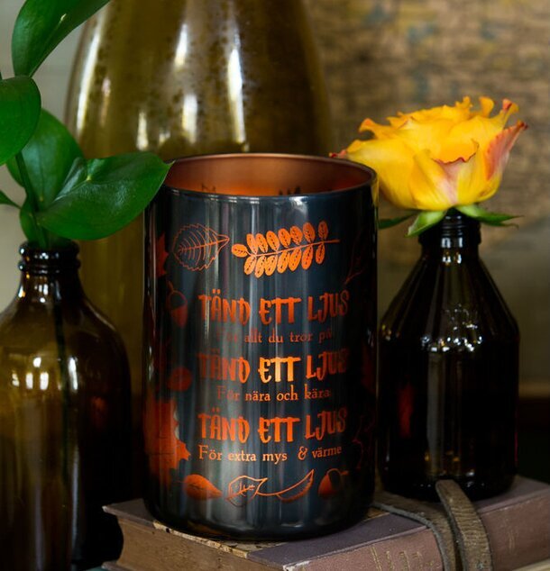 Tänd Ett Ljus - Majas Cottage med kopparfärgad behållare