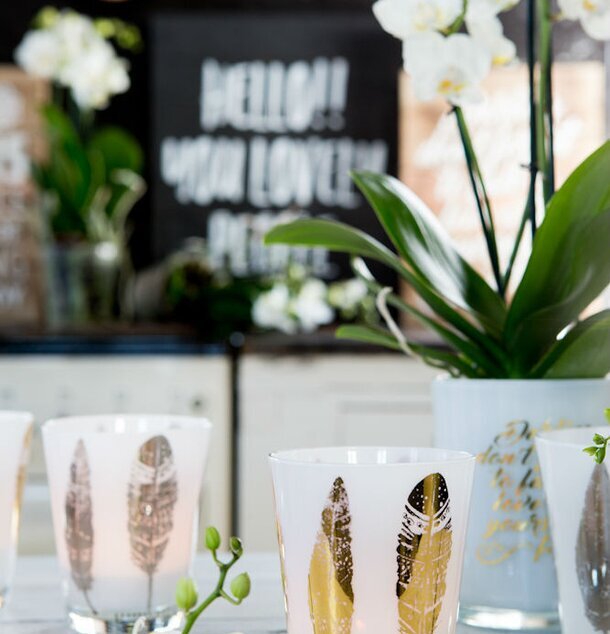 Dusty Feathers Guld - Majas Cottage doftljus med fjädrar