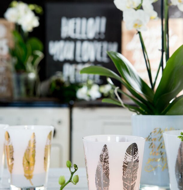 Dusty Feathers Silver - Majas Cottage från Majas Cottage