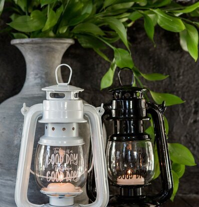 Lanterna God Day - Majas Cottage i vit och svart färg