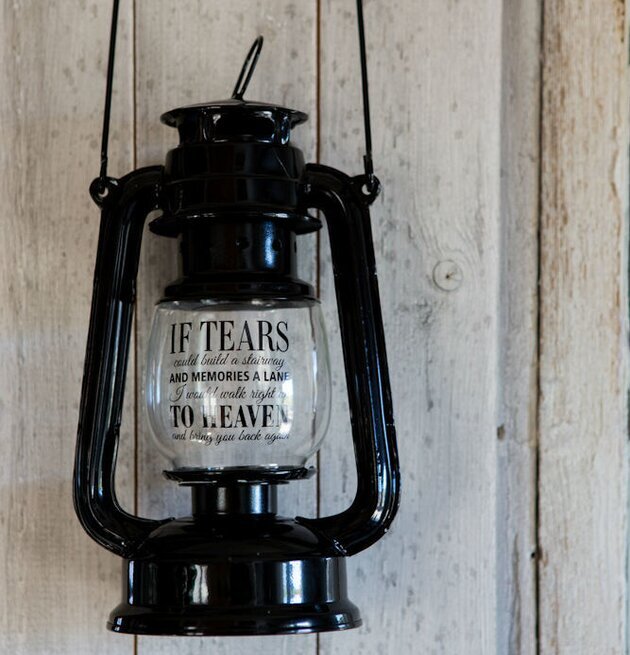 Lanterna Tears - Majas Cottage, svart metall och glas, text