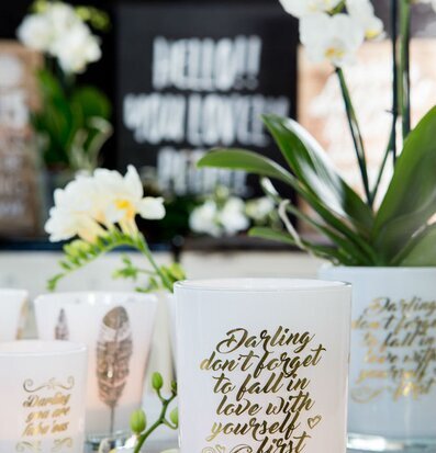 Darling - Majas Cottage ljuslykta med gyllene text