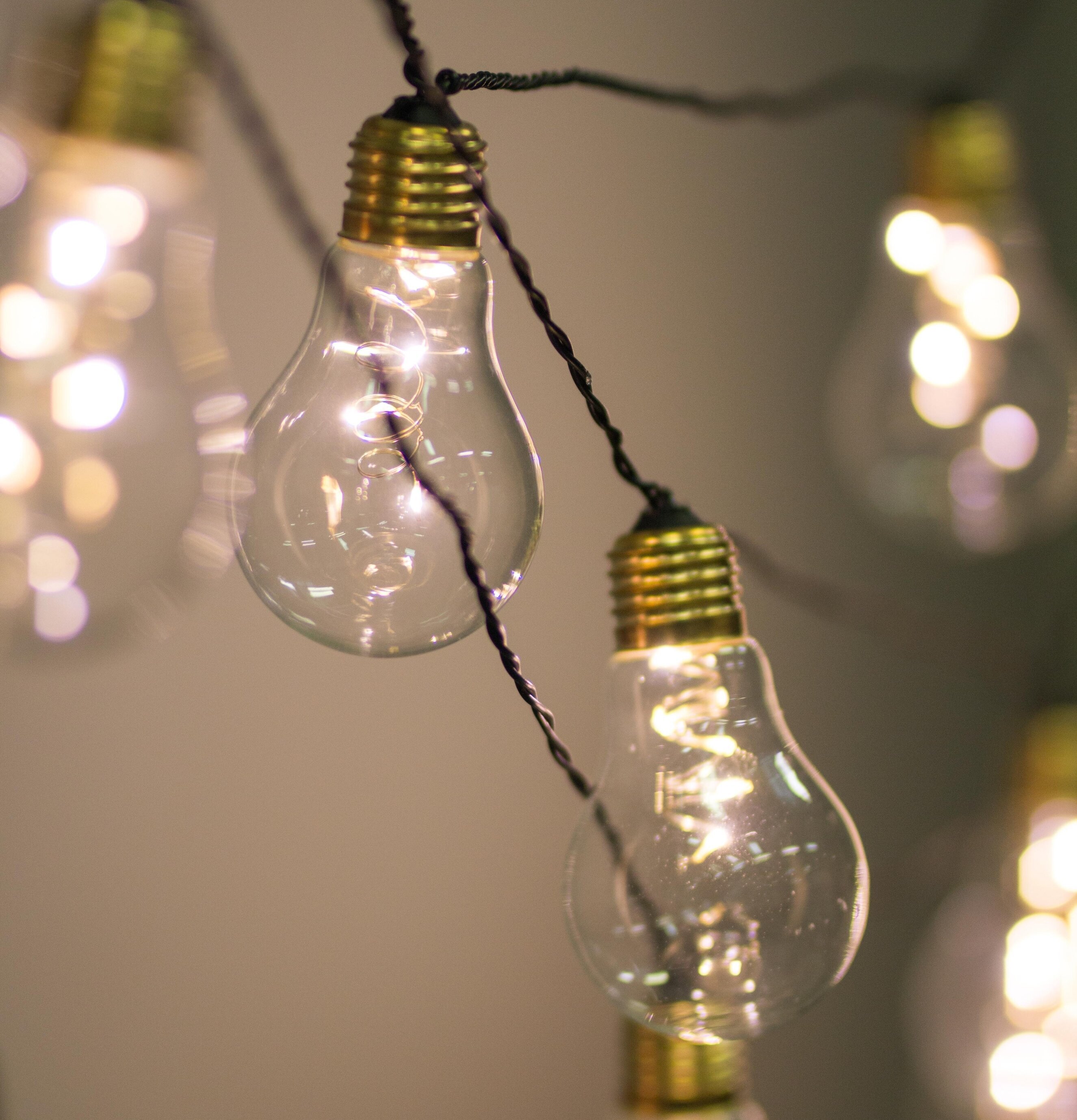 Ljusslinga LED Mässing från Havsö med varm, mjuk belysning