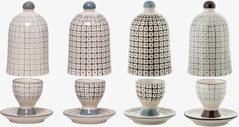 Äggkoppar Med Kupa från Bloomingville på vit bakgrund