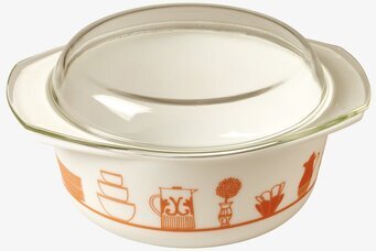 Ugnsform Med Glaslock Korall från Rice mot enkel bakgrund