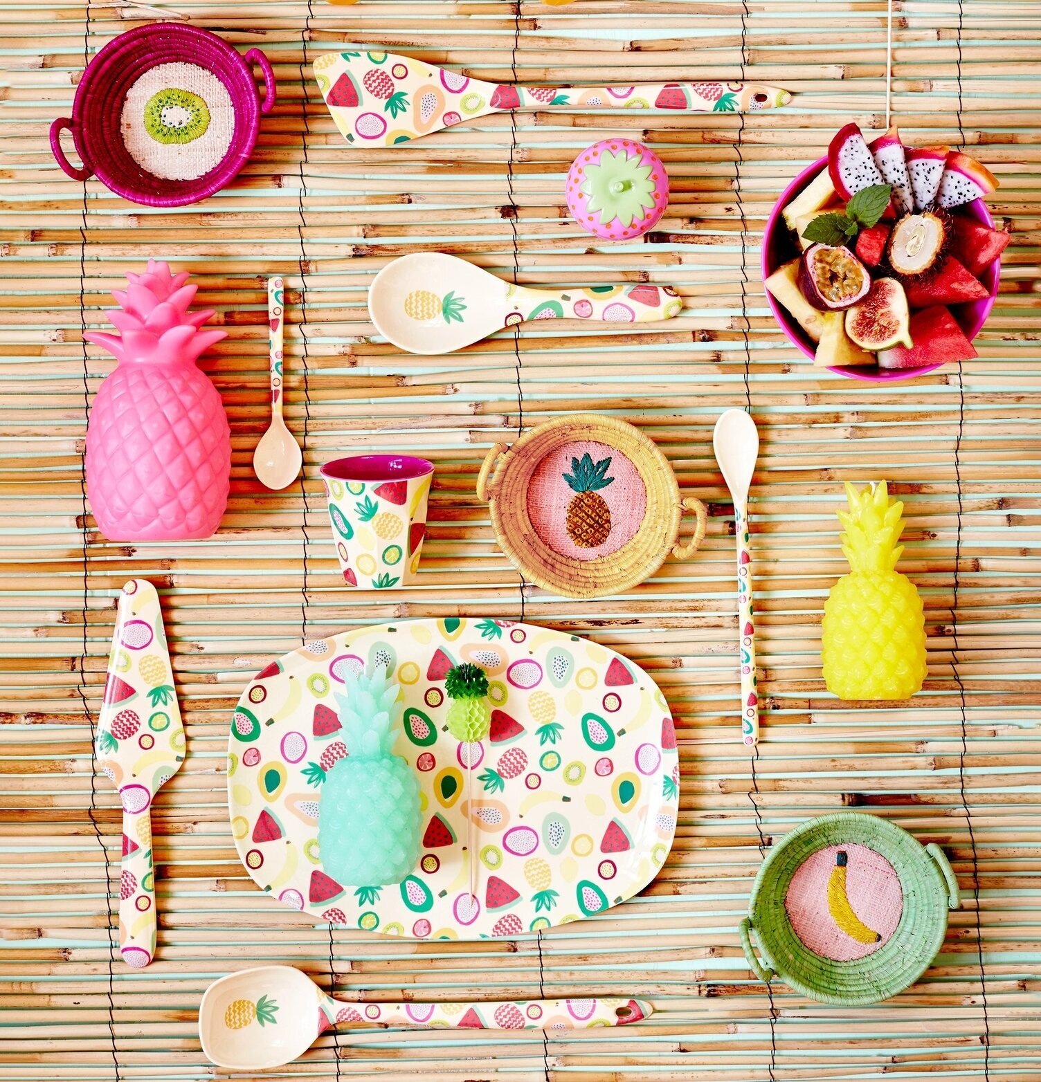 Tårtspade - Today Is Fun från Rice på bambumatta med frukter
