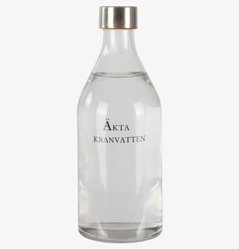 Glasflaska Äkta Kranvatten 1 liter från Interstil