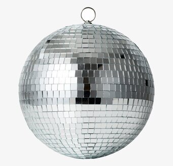 Discoboll Silver M från Rice med speglar som reflekterar ljus