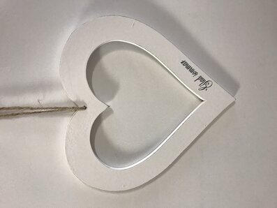 Hjärta Glad Sommar från Different Design i vitmålat trä