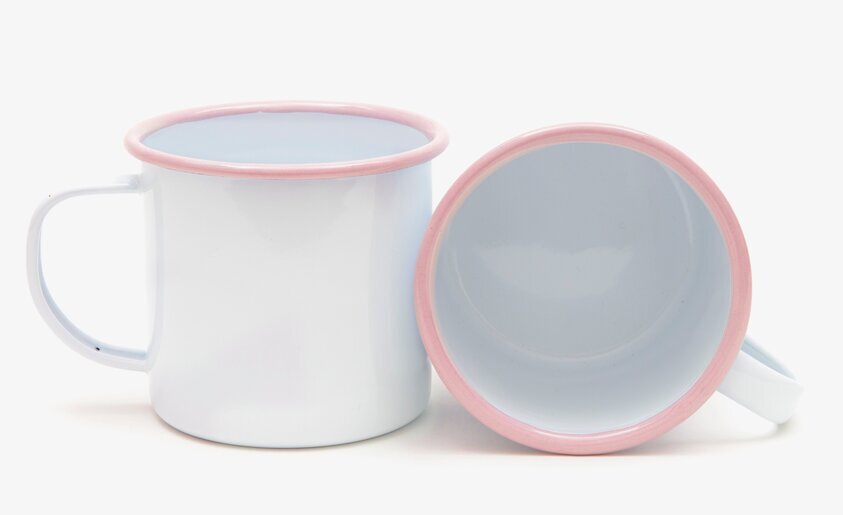 Emaljmugg Vit/Rosa från Crow Canyon Home med rosa kant