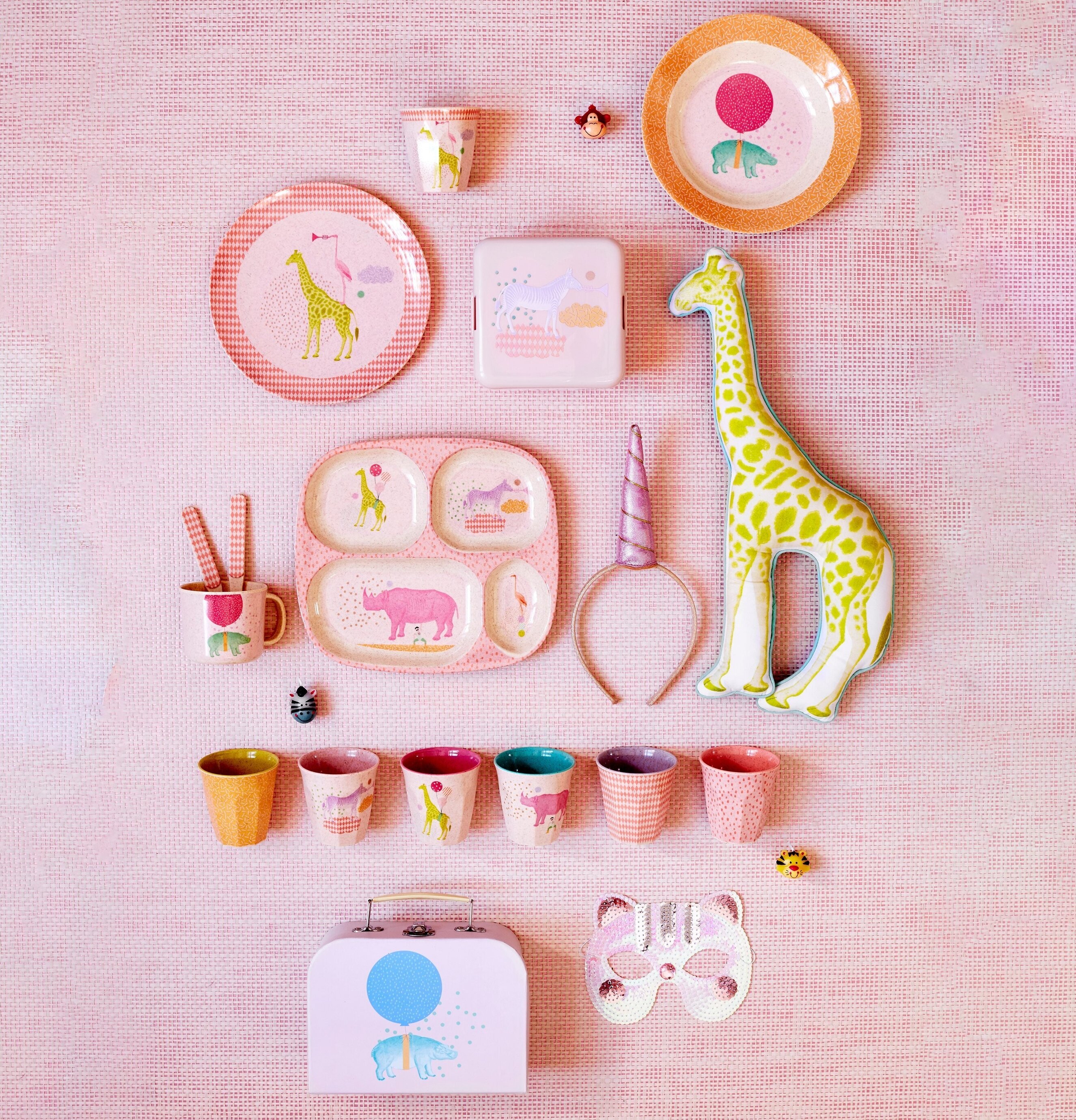 Barntallrik Animal Print från Rice med färgglada djurmotiv