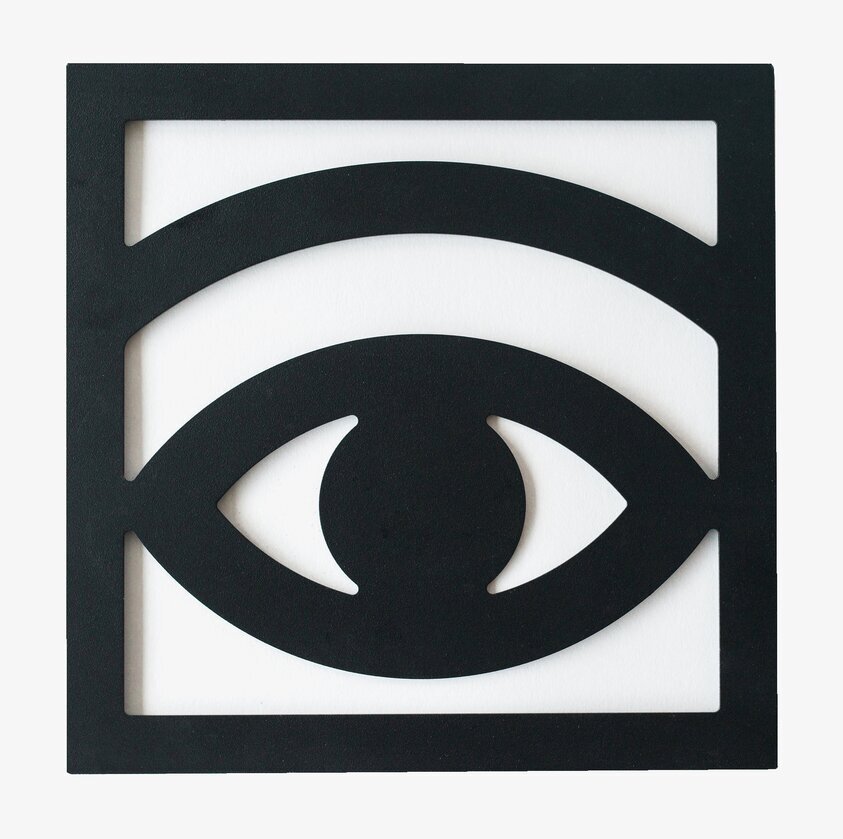 Ögon Cacao Trivet från Olle Eksell, svart med ögonmotiv